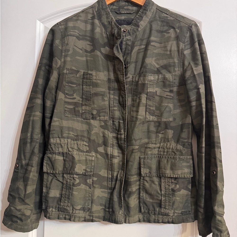 Sanctuary camo jacket. Women’s size small.